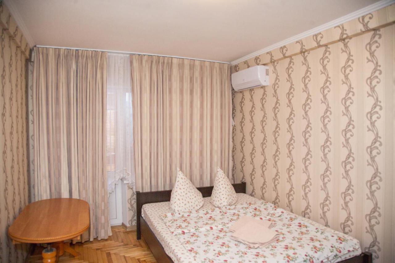 1 room apart on str. Ukrainskaya 34 Zaporizhia Luaran gambar